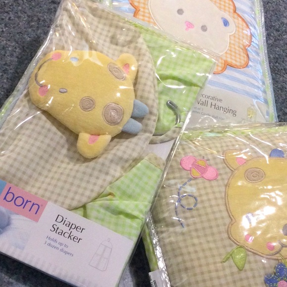 🦒🐒Set of three “Just Born” baby nursery diaper stacker, pillow, wall hangings. - Picture 2 of 10